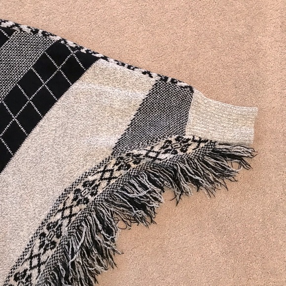 Yaira Sweater Poncho Womens Small Medium Black Oatmeal Fringe Dark Academia - Picture 7 of 10